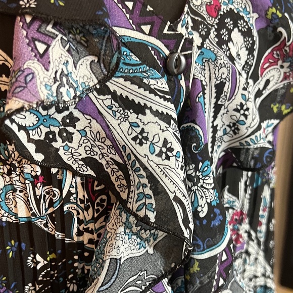 Dress Barn Women's Paisley Blouse in Purple and Black - Picture 4 of 7